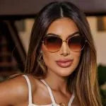 Cliente usando óculos Sun