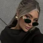 Cliente usando óculos Sun