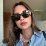 Cliente usando óculos Sun